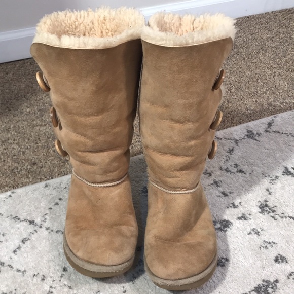UGG Tan Three Button Boots Size 7 - Picture 5 of 15